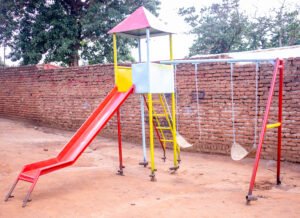 safari house swing slide 3